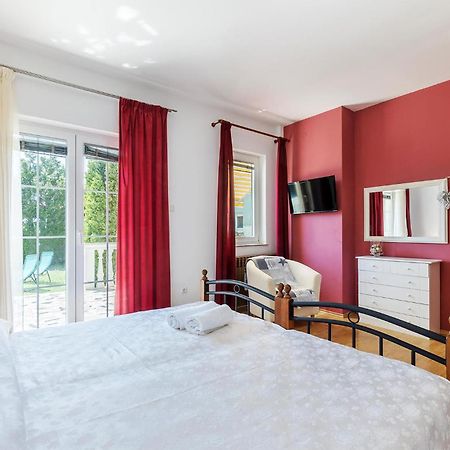 2 Bedroom Beautiful Apartment In Valtura Zewnętrze zdjęcie