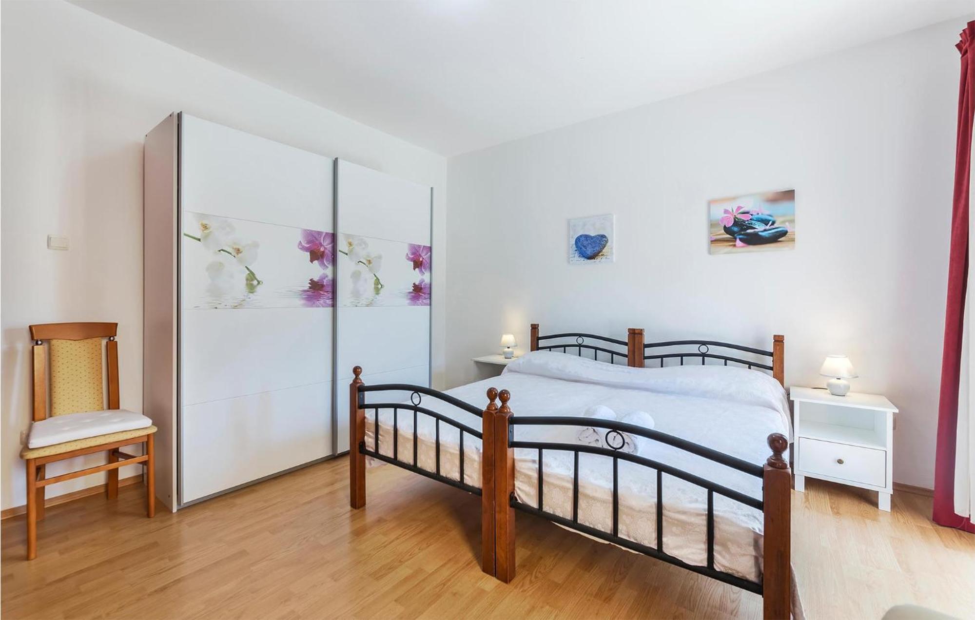 2 Bedroom Beautiful Apartment In Valtura Zewnętrze zdjęcie