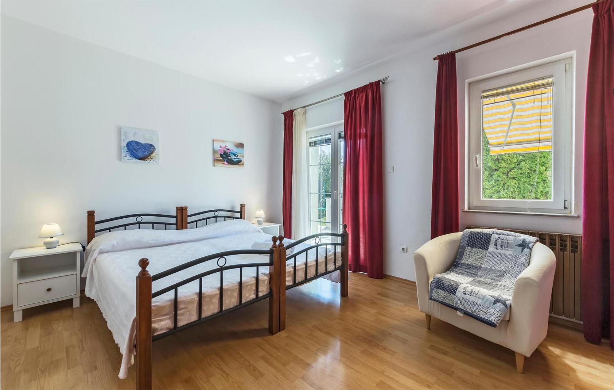 2 Bedroom Beautiful Apartment In Valtura Zewnętrze zdjęcie
